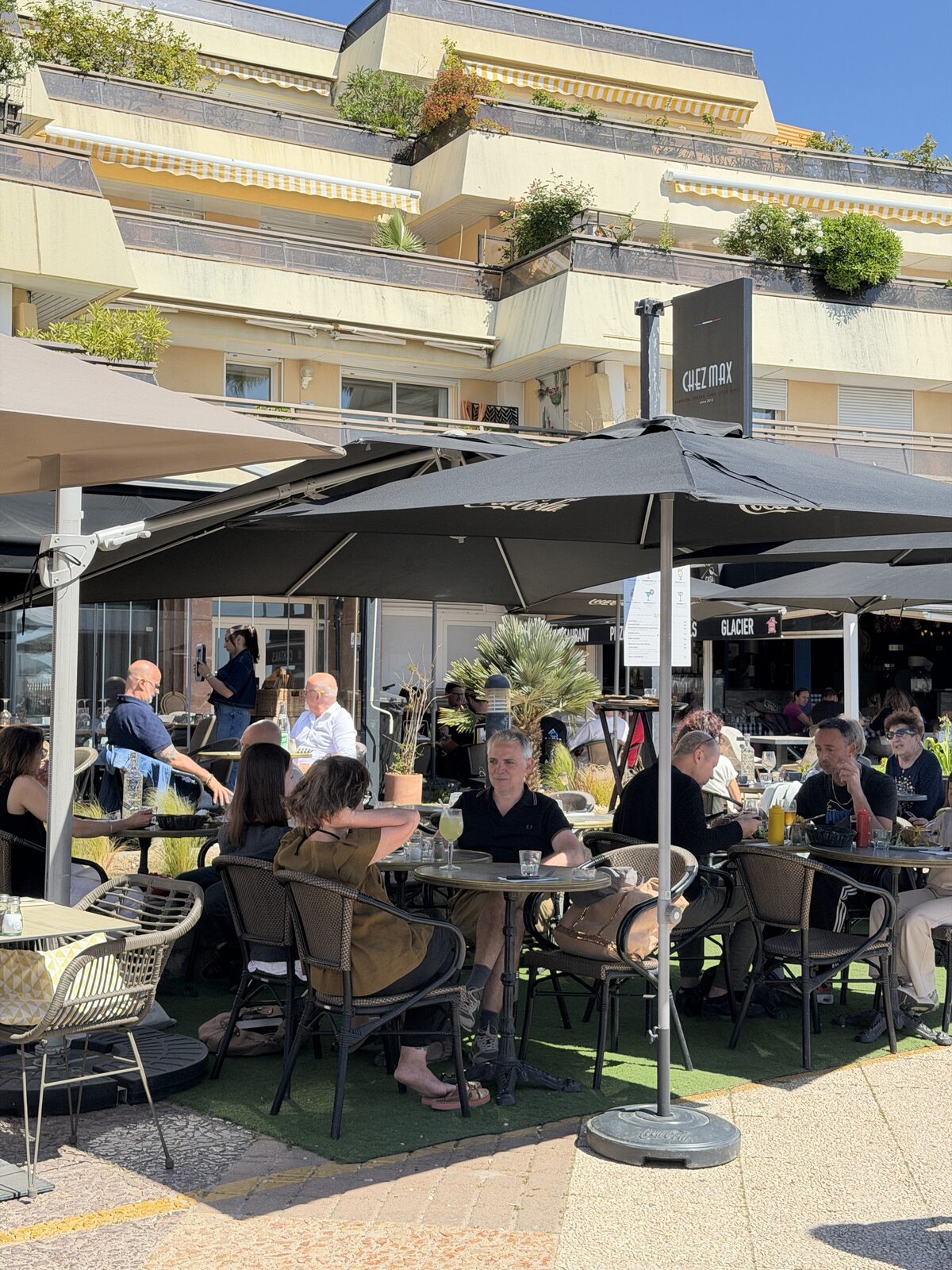 Terrasse de Chez Max face à la mer à Saint-Laurent-du-Var